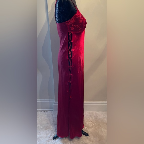La Vie En Rose Red Satiny Negligée Gown Size Medium - Picture 5 of 11
